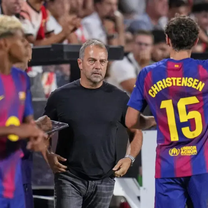 Kartu Merah Hansi Flick Picu Amarah Presiden Barcelona: “Keputusan Tak Masuk Akal!”