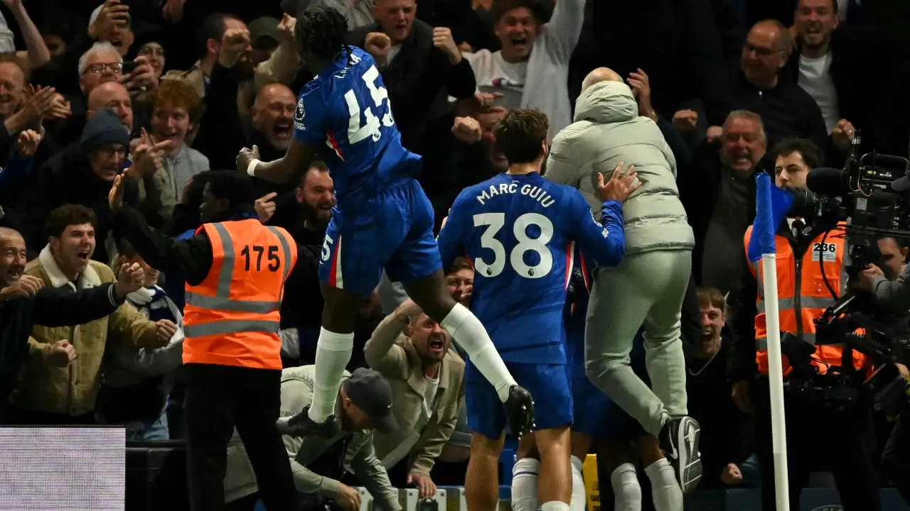 Kena Sanksi Berat, Respons Enzo Maresca Justru Banjir Pujian Dari Fans Chelsea