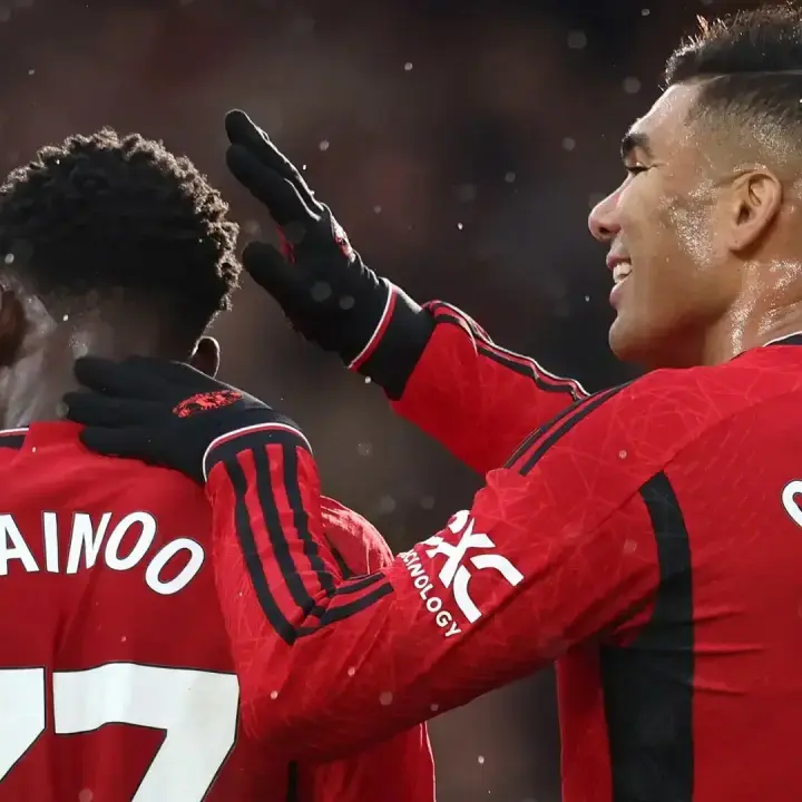 Legenda MU Minta Kobbie Mainoo Belajar dari Casemiro Untuk Selamatkan Kariernya