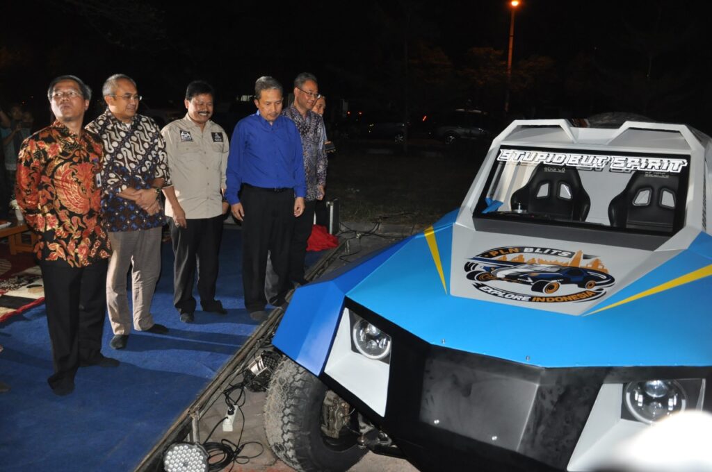 Mobil Listrik Buatan Indonesia Blits