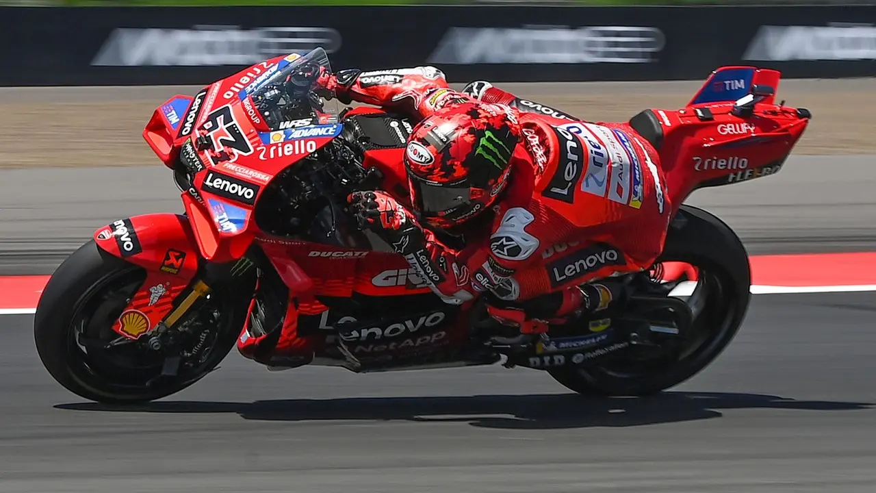 MotoGP Mandalika 2025: Akhir Menyakitkan untuk Bagnaia yang Terjatuh di Lap Terakhir