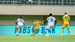 PSBS Biak dan Persebaya Surabaya Berbagi Poin, Laga Penuh Kartu Merah di BRI Super League 2025/2026