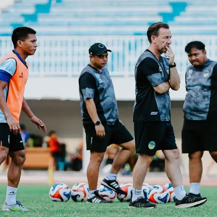 PSIM Yogyakarta vs Dewa United: Adu Taktik Pelatih Belanda di BRI Super League 2025/2026