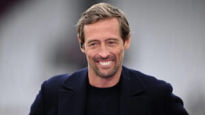 Peter Crouch Buka Suara soal Kontroversi Maguire: Dia Tak Layak Jadi Kambing Hitam