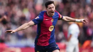 Sir Jim Ratcliffe Blokir Rencana Manchester United Datangkan Robert Lewandowski