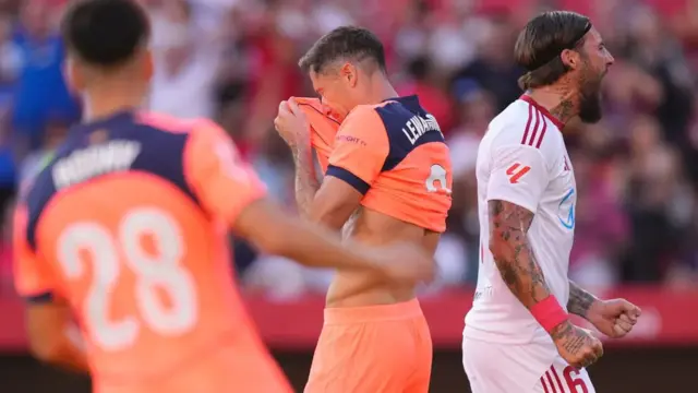 Thierry Henry Sentil Strategi Garis Pertahanan Tinggi Barcelona