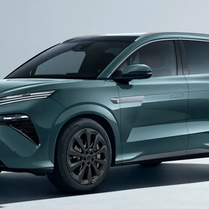 BYD Atto 8 Debut Global, SUV Canggih Hadir dalam Varian Hybrid dan Listrik Murni
