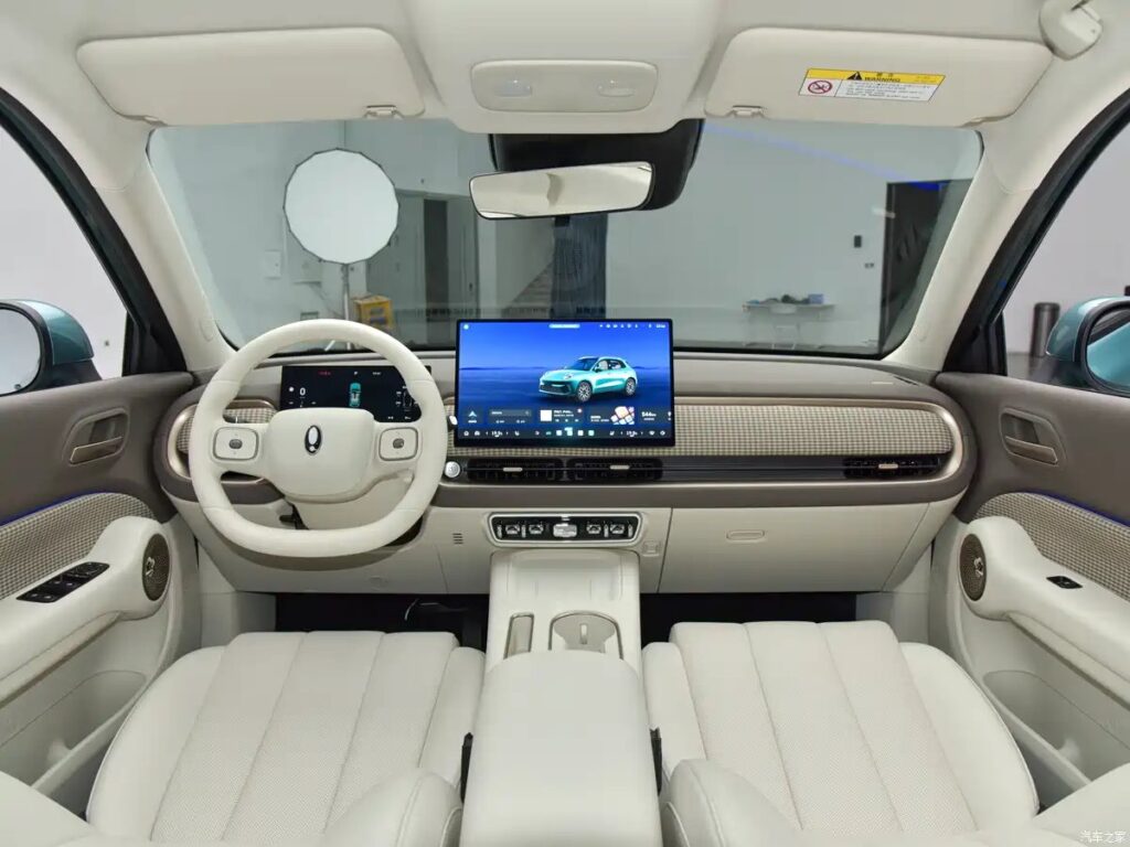 Interior Gwm Ora 5