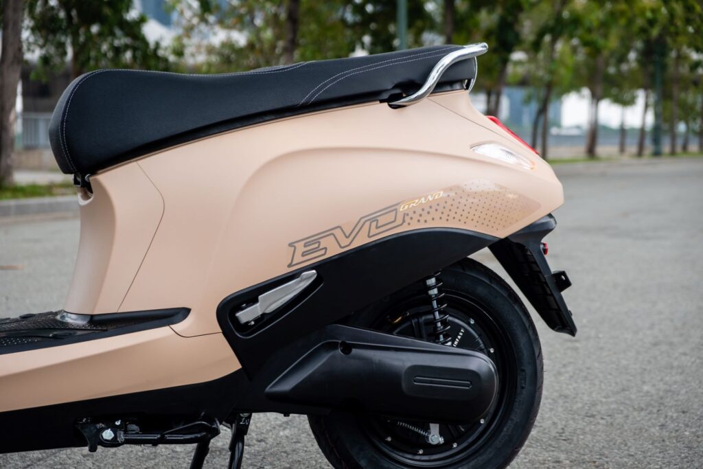 Kaki Kaki Vinfast Evo Grand