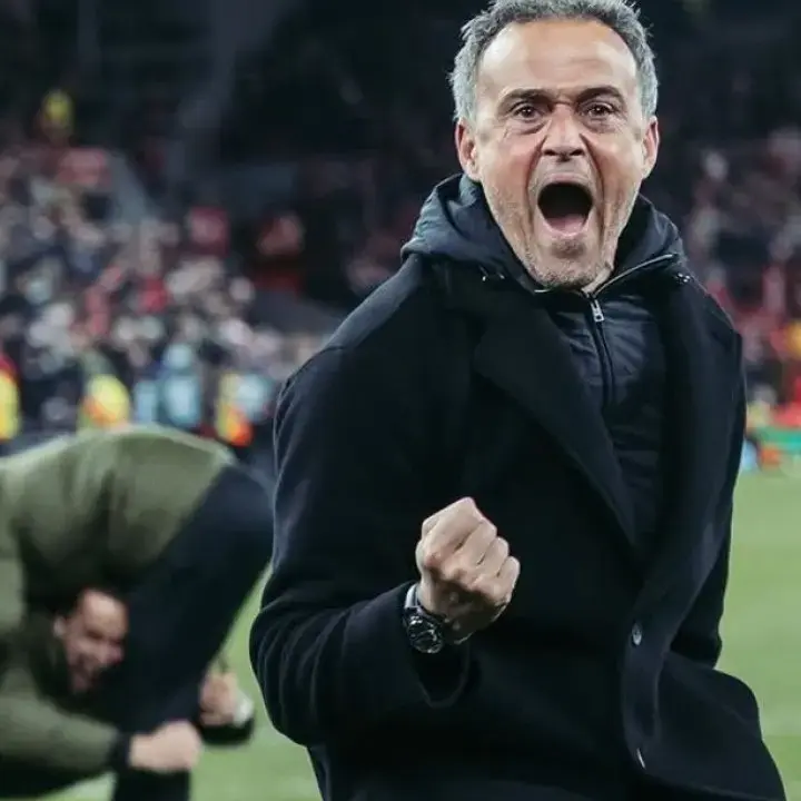 Luis Enrique Puji Kebangkitan PSG Hancurkan Barcelona 2-1 di Liga Champions