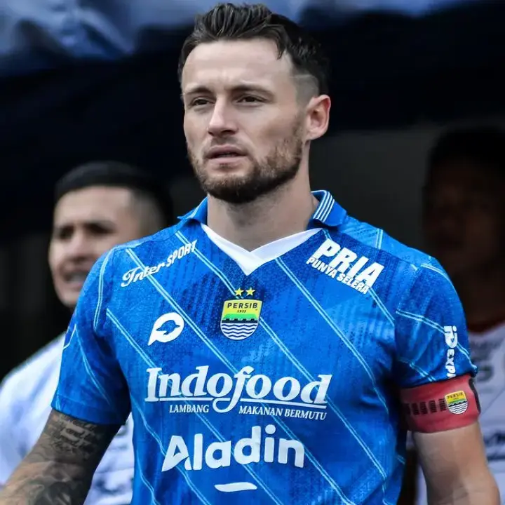 Marc Klok Pastikan Persib Bidik Tiga Poin Lawan Persis di GBLA