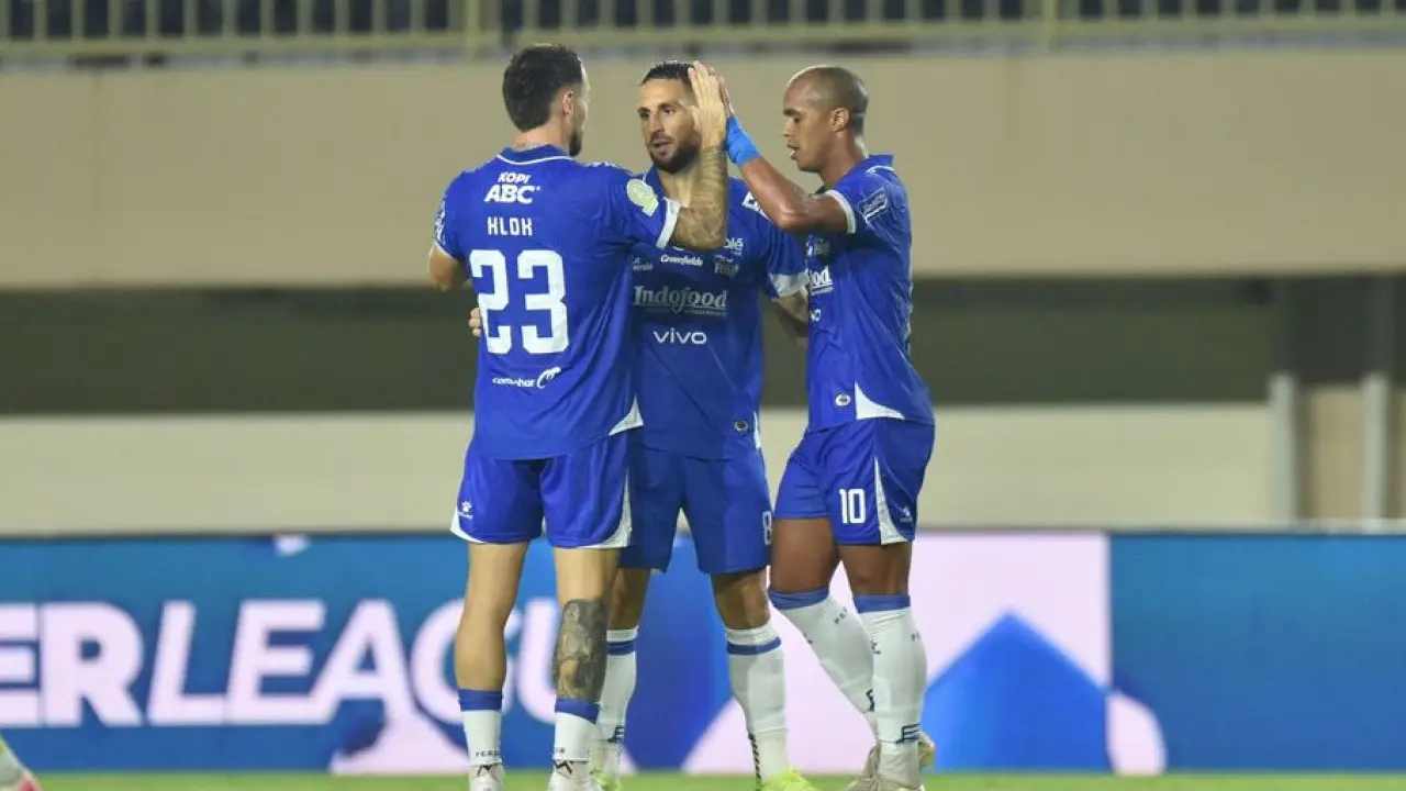 Persib Pastikan Kemenangan 2 0 Atas Persis Di Bandung