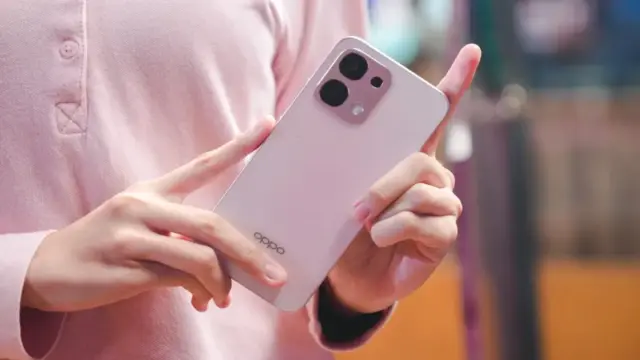 Punya Fitur Reverse Wired Charging Oppo A6 Pro Bisa Jadi Powerbank