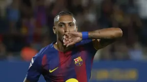 Raphinha Akui Hampir ke Arab Saudi, Hansi Flick Jadi Alasan Utamanya Bertahan di Barcelona