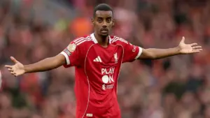 Arne Slot Konfirmasi Alexander Isak Sudah Kembali Berlatih, Namun Belum Siap Tampil Penuh Lawan Manchester City