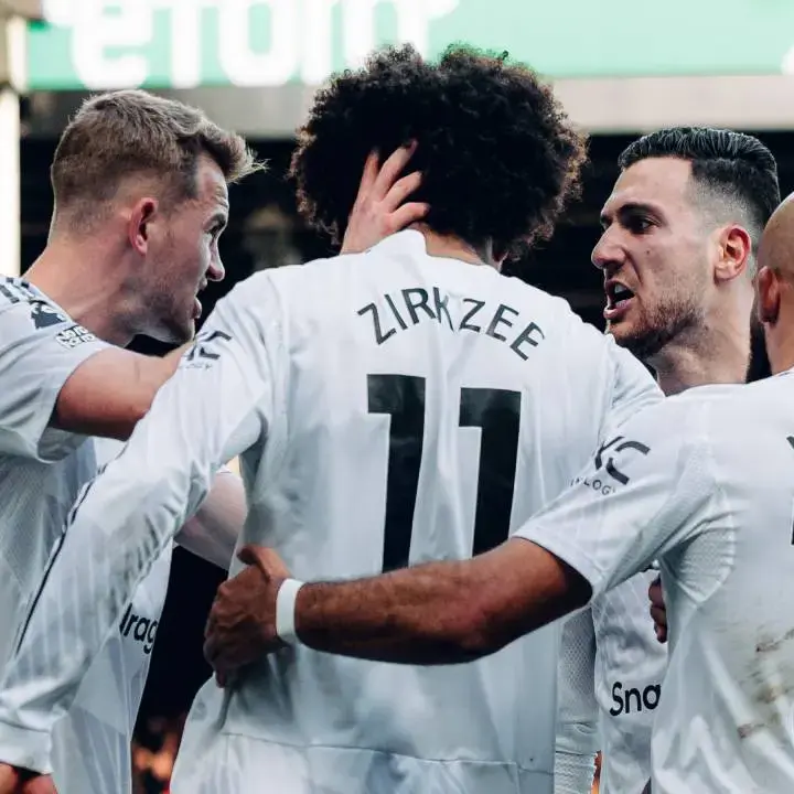 Joshua Zirkzee dan Mason Mount Antar Manchester United Menang 2-1 Atas Crystal Palace di Liga Inggris