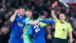 Kronologi Idrissa Gueye Dikartu Merah setelah Terlibat Cekcok dengan Rekan Satu Tim