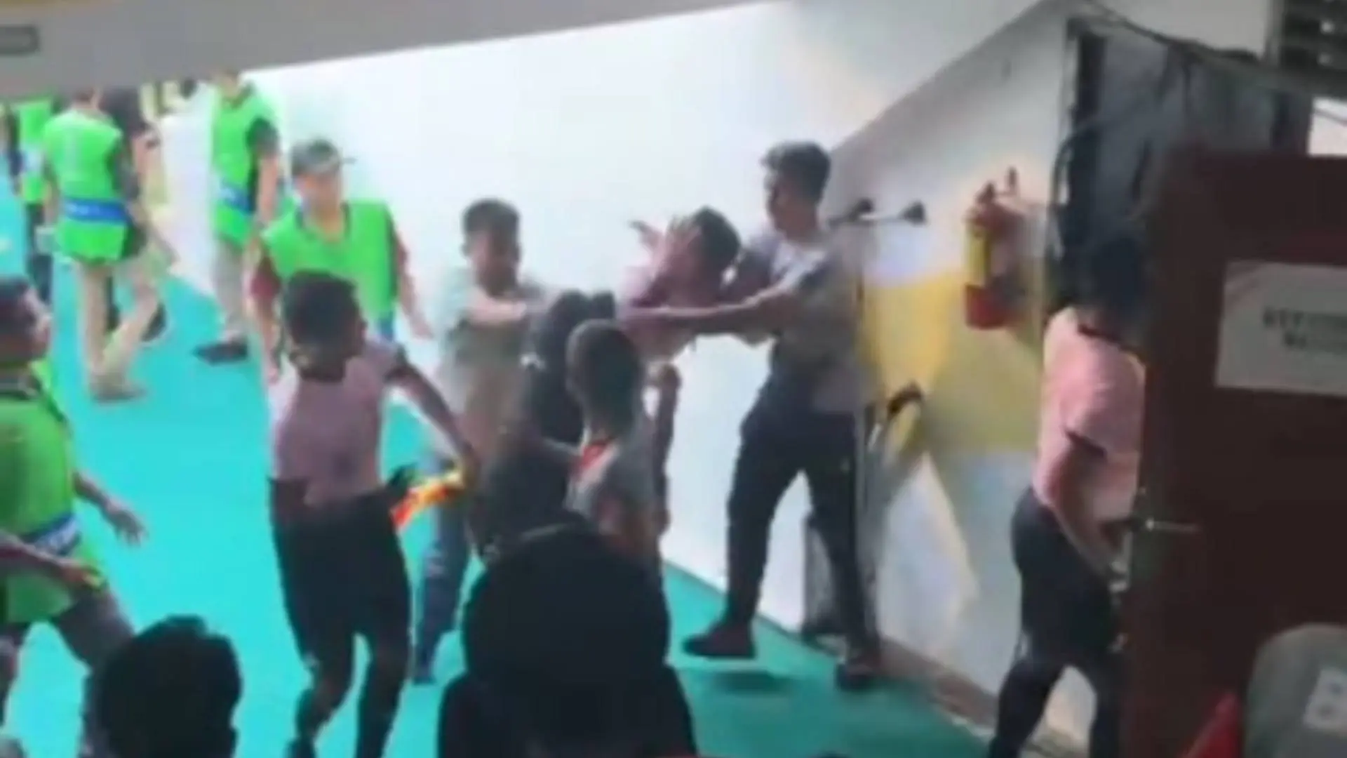 Kronologi Video Viral Pemukulan Wasit Tommi Manggopa Usai Persipal FC Vs Barito Putera, Mantan Gubernur Turun dan Protes Keras