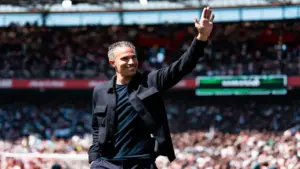 Robin van Persie Pastikan Debut Shaqueel di Feyenoord Murni karena Kualitas, Bukan Nepotisme