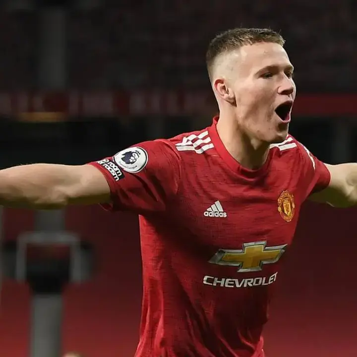 Roy Keane Blak-blakan Soal Pemain yang Menodai Karier McTominay di Manchester United