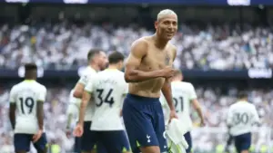 Selebrasi Lepas Jersey Richarlison Berujung Sial, Tottenham Gagal Menang Atas MU