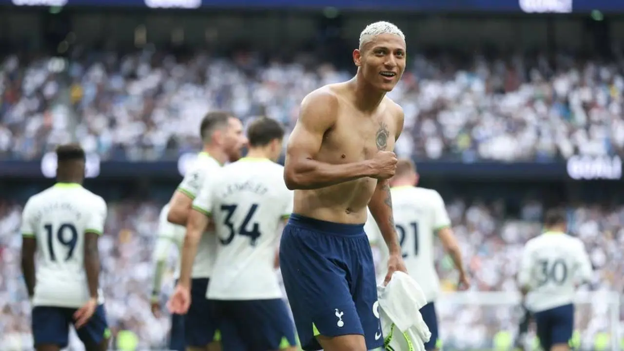 Selebrasi Lepas Jersey Richarlison Berujung Sial, Tottenham Gagal Menang Atas Mu