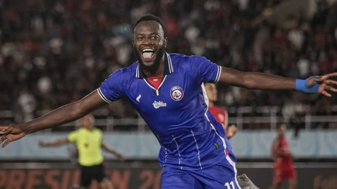 Arema Tampil Pincang Di Padang Semen Padang Tanpa Rosad