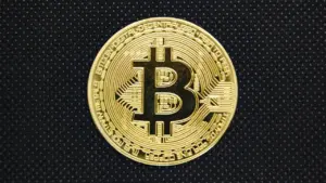 Bitcoin Anjlok ke Level Terendah dalam 7 Bulan: Penguatan Dolar dan Tekanan Wall Street Picu Aksi Jual