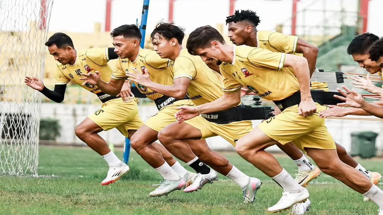 Carlos Parreira Bikin Pemain Madura United Yakin Hadapi Sisa Kompetisi Ahmad Rusadi Suasana Baru