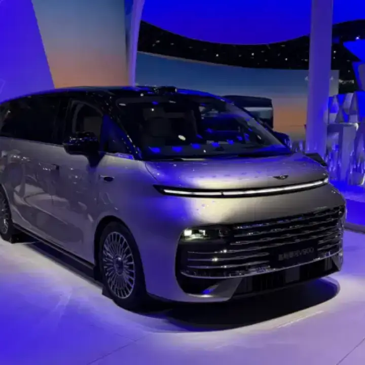 Geely Galaxy V900 Debut di Guangzhou Auto Show 2025, MPV EREV Mewah Siap Tantang Denza D9