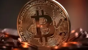 Harga Bitcoin Anjlok ke Level Terendah Sejak April, Saham Perusahaan Berbasis Kripto Kompak Merosot Tajam