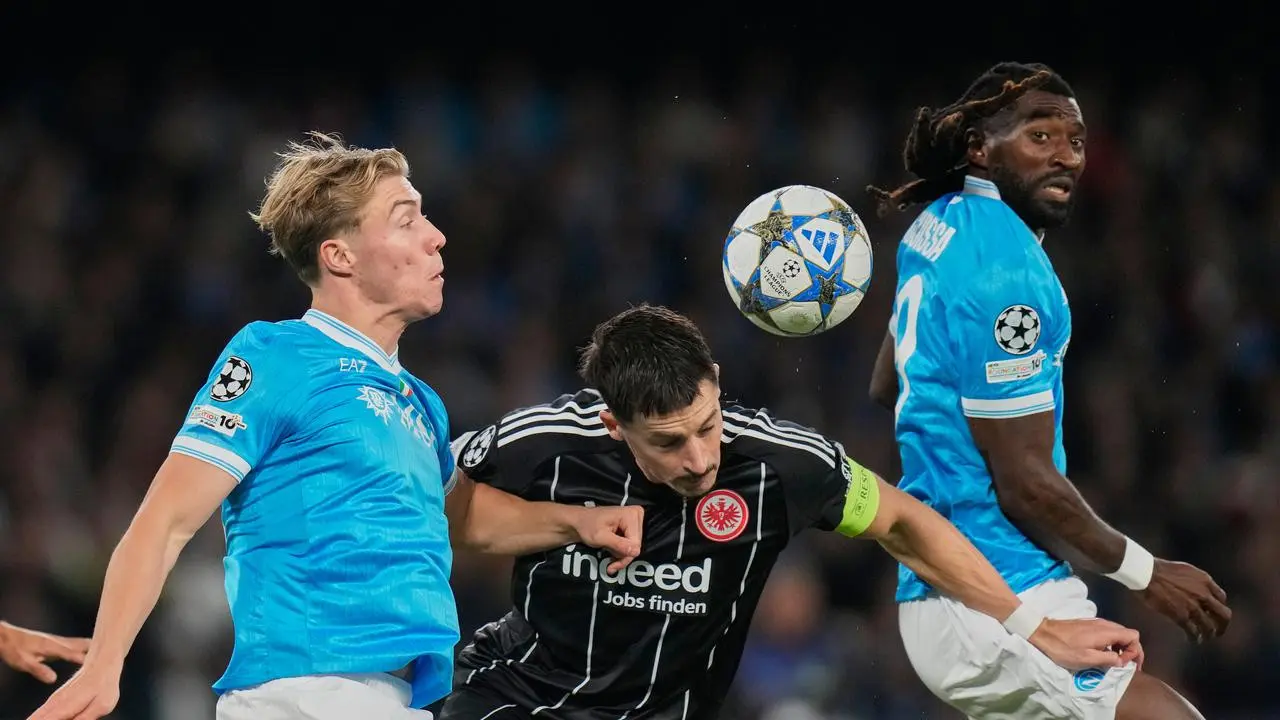 Napoli Gagal Raih Kemenangan Ditahan Imbang Eintracht Frankfurt 0 0 Di Liga Champions