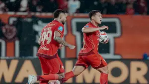 Persija Remontada 3-1 Atas Persik di Manahan: Hujan Deras, Kartu Merah, Gol Ezra Walian Jadi Sia-Sia