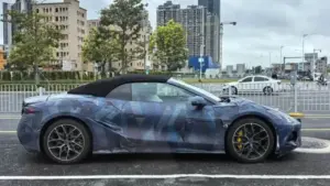 Spy Shot Ungkap Denza Z Convertible Sedang Uji Jalan, Mobil Sport Listrik BYD Siap Rilis 2026