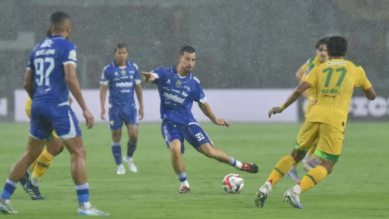 Thom Haye Ungkap Suasana Ruang Ganti Persib Usai 5 Kemenangan 1