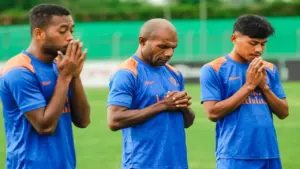 Viral Video Pria Bertopi Pukul Wasit Usai Persipal Vs Barito, Warganet Salahkan Viktor Pae Jadi Pemicu Kerusuhan