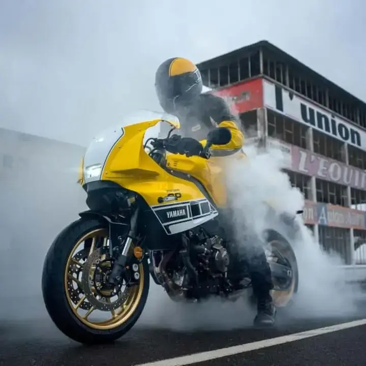 Yamaha XSR 900 GP 2026: Tribute “Legend Yellow” untuk Legenda Balap Kenny Roberts