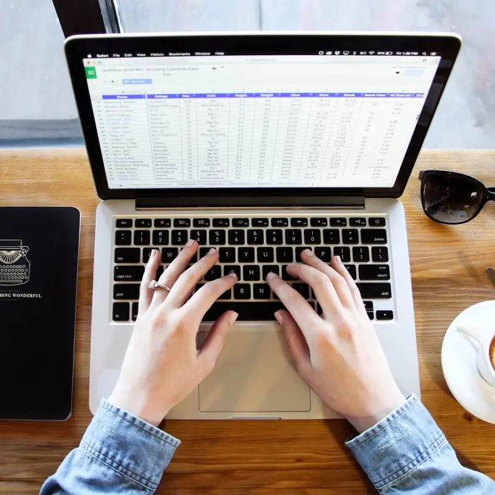 7 Tips Memilih Laptop Kerja dari Rumah Agar Produktivitas Meningkat dan Anti Nyesel