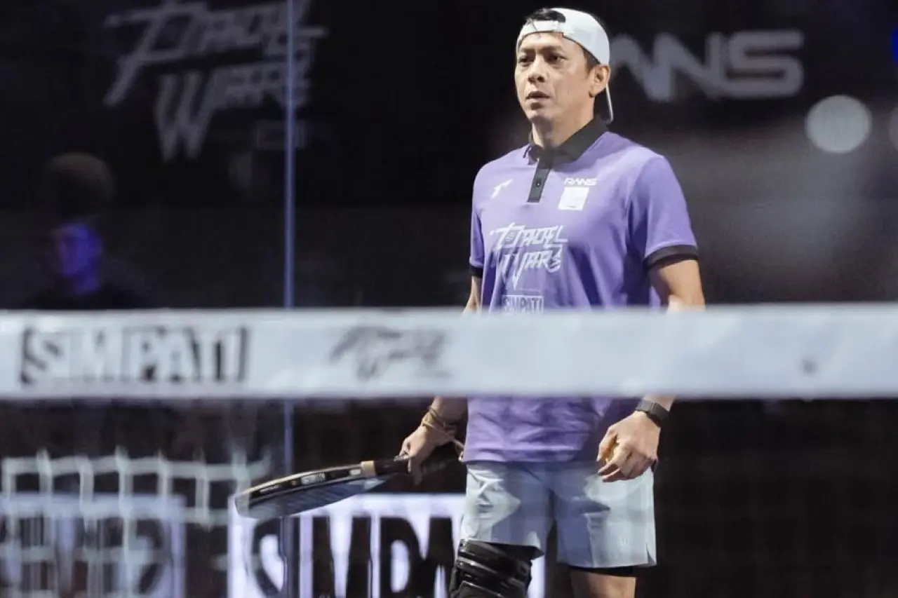 Ariel NOAH mengalami cedera pada area kakinya.