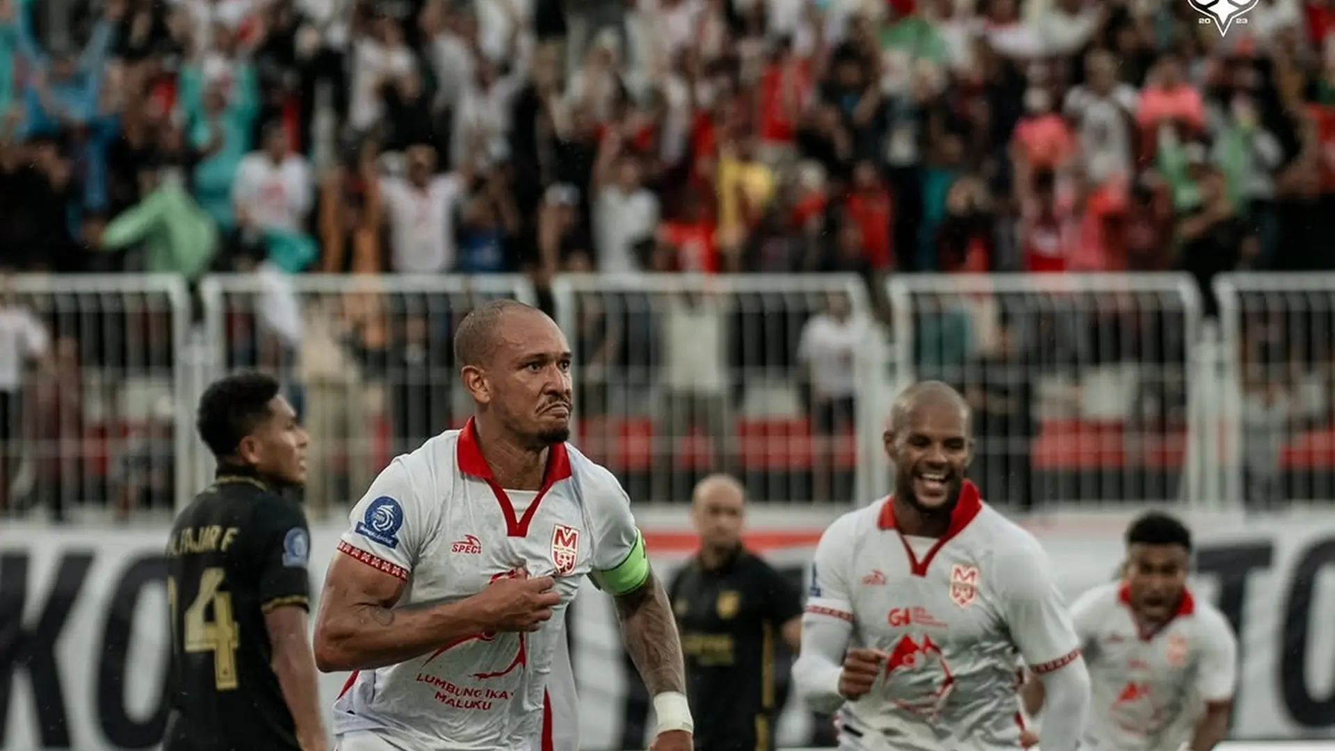 Bobotoh_Bersorak_untuk_'Mantan'_Gustavo_Franca_Usai_Malut_United_Bantu_Persib_Kokoh_di_Puncak_Klasemen