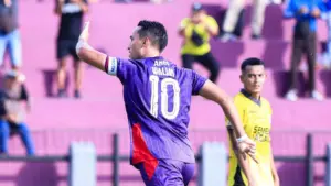 Cek Peluang Persija Rekrut Ezra Walian: Striker Naturalisasi Persik Kediri yang Tajam