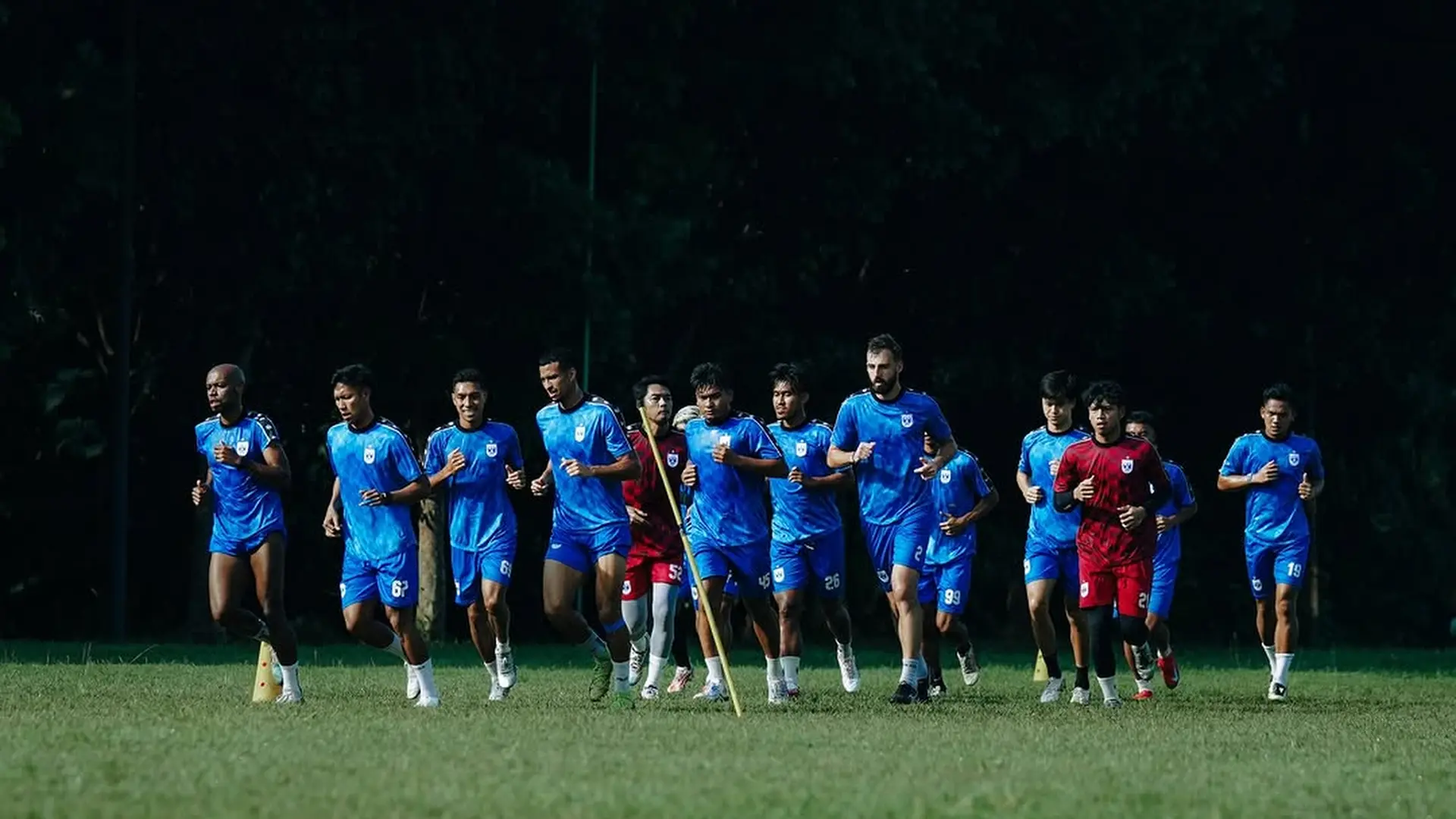 Klasemen_Liga_2_Bergolak_PSS_Sleman_Butuh_Bantuan_PSIS_Semarang_Geser_Barito_Putera