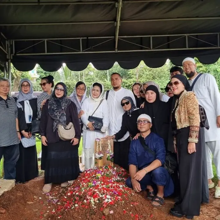 Ratusan Pelayat Antar Yaya Moektio ke Peristirahatan Terakhir, Sang Anak Ungkap Sifat Asli