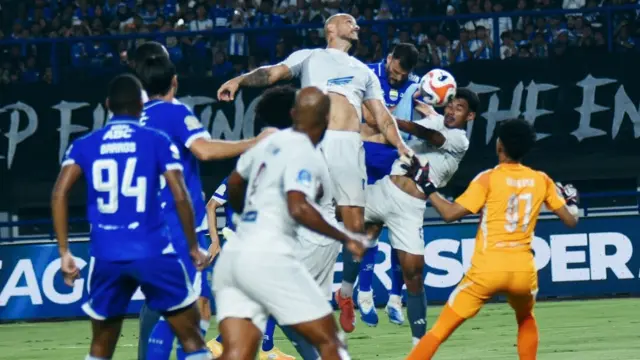 Persib_Bungkam_PSM_Makassar_1-0_Berkat_Sundulan_Andrew_Jung