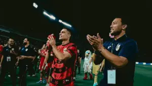 Persib Dikabarkan Sepakati Transfer Joey Pelupessy dan Maarten Paes, Manajemen Buka Suara
