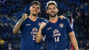 Shayne Pattynama & Sandy Walsh Juara Paruh Musim Thai League Bersama Buriram United