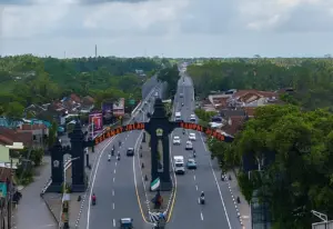 Ahmad Luthfi Umumkan UMP Jateng 2026 Naik Jadi Rp 2,33 Juta