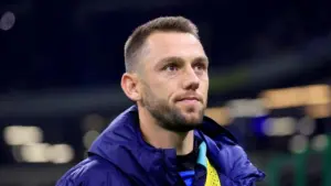 Barcelona Bidik Tiga Bek Serie A, De Vrij hingga Juan Jesus Masuk Radar Transfer