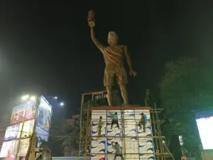 Lionel Messi Tersenyum Canggung Saat Resmikan Patung Dirinya di Kolkata India