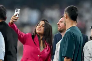 Aksi Selfie Kontroversial dengan Lionel Messi, Istri Pejabat India Jadi Sorotan Publik